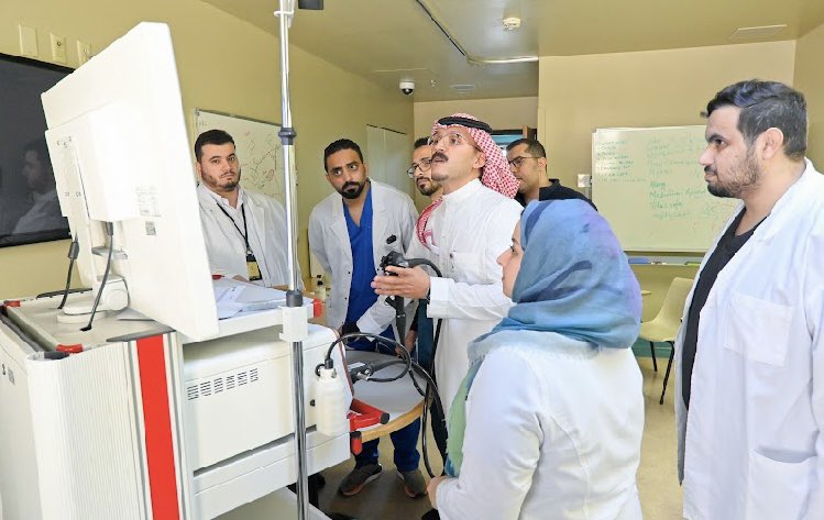 KAU_Health's tweet photo. استضاف برنامج زمالة الجهاز الهضمي للكبار ووحدة المناظير في مستشفى جامعة الملك عبدالعزيز  بجدة دورة أساسيات مناظير الجهاز الهضمي  في مركز المهارات والمحاكاة السريرية  يوم الاثنين 8-1-2024 بمشاركة اطباء من عدة مراكز تدريبية https://t.co/zbIxkTySRy