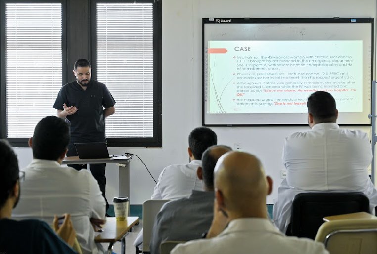 KAU_Health's tweet photo. استضاف برنامج زمالة الجهاز الهضمي للكبار ووحدة المناظير في مستشفى جامعة الملك عبدالعزيز  بجدة دورة أساسيات مناظير الجهاز الهضمي  في مركز المهارات والمحاكاة السريرية  يوم الاثنين 8-1-2024 بمشاركة اطباء من عدة مراكز تدريبية https://t.co/zbIxkTySRy