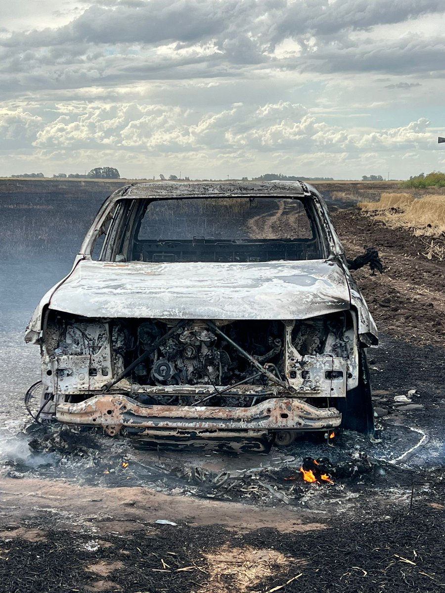 "AHORA LAS DIESEL TAMPOCO"
Antes las camionetas nafteras o de gasolina tenían prohibido ingresar a los lotes.
Hoy los sistemas DPF de las  modernas son extremadamente peligrosos!! 
Las fotos son de un amigo, por suerte, solo un susto y esperar el seguro.
youtu.be/Ne0ZM3PqL4A?fe…