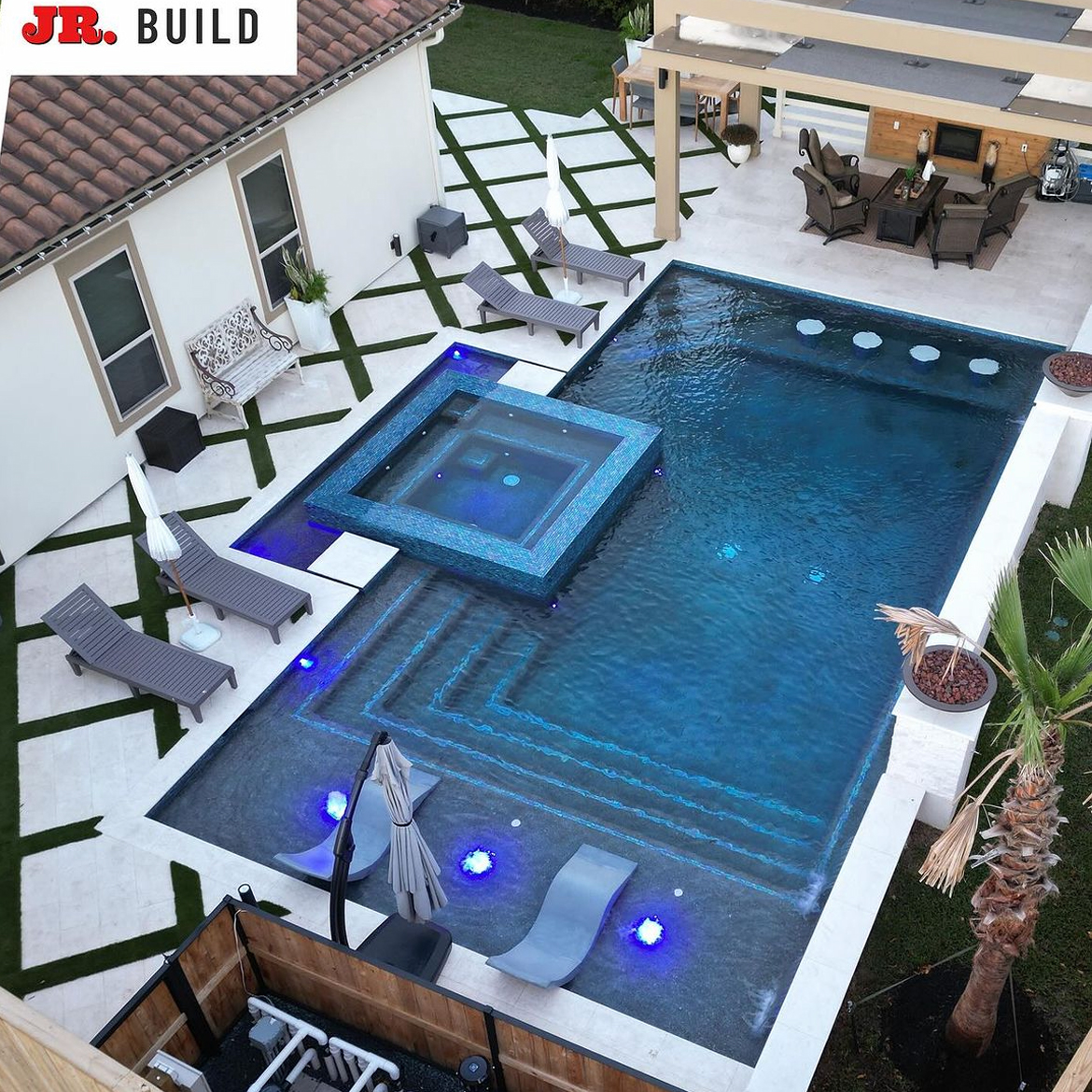 Woodland_Direct's tweet photo. Check out this fantastic transformation by @creativexnature, @jrdecorationconcrete, and @customsuperpools! 🙌 They’ve created a gorgeous mini oasis in Texas, complete with a pool, pergola, and poolside fire bowls. It's the perfect spot for entertainment once summer rolls around. https://t.co/MbCrABeZOL