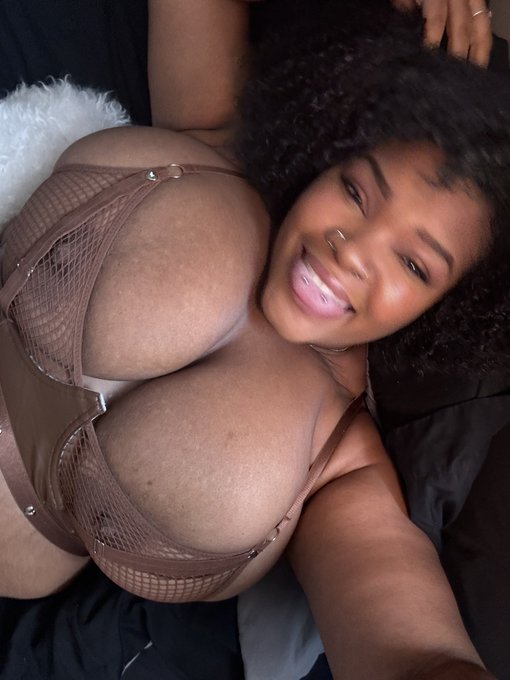 2 pic. Just like candy https://t.co/ldos76IImc