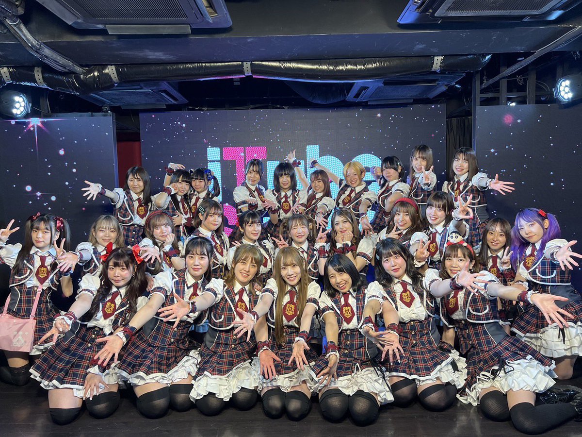 choroo_oo's tweet photo. #itubestudio #AKIHABARAバックステージpass
家族より家より学校より過ごした私の青春。
ここでたくさん泣いて笑って歌って悩んで、今も皆からもらった言葉を胸に大切に抱いています。私の力になってます。
最後三日間も私の大好きなバクステでした。最後まで守ってくれたメンバー本当にありがとう！！ https://t.co/42PVgEoRV1