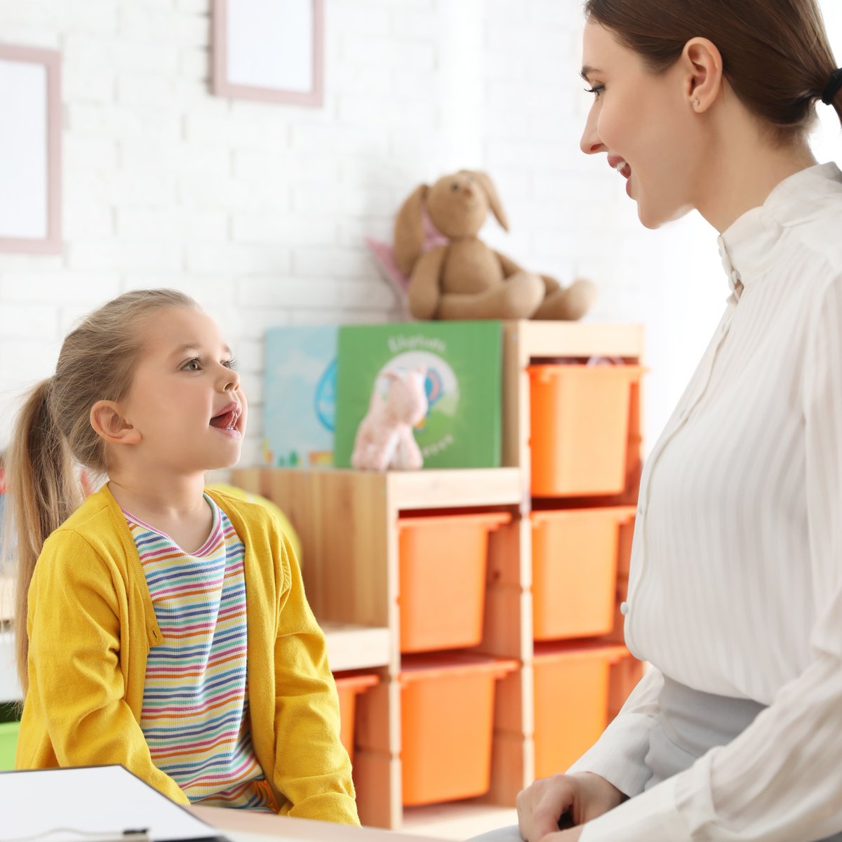 NDNAtalk's tweet photo. 🤔 Top tips: When to intervene with stammering 🤔

Some young children may go through a short phase of stammering - repeating sounds or words.

If stammering persists, early intervention has been shown to produce positive results.

https://t.co/Tq8vi2SATC https://t.co/mPVSXCMUyl