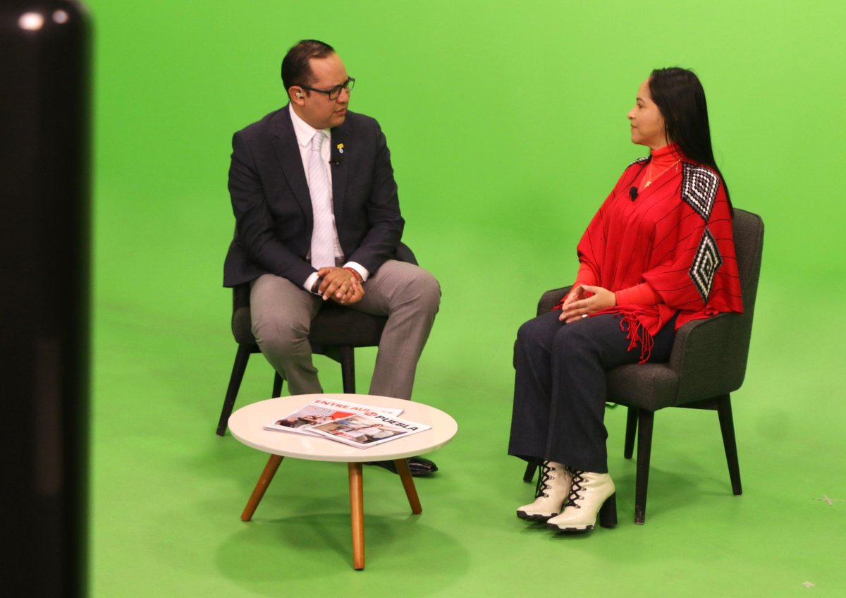 LizSanchezSM's tweet photo. Iniciamos la semana con mis amigos de @TelediarioPUE, gracias querido @AlbertoRuedaE por permitirme compartir con tu audiencia las actividades que estamos realizando desde el @PTPueblaOficial y mi opinión acerca de algunos temas de relevancia actual. 

Abrazo sincero, #FelizLunes ❤️💛