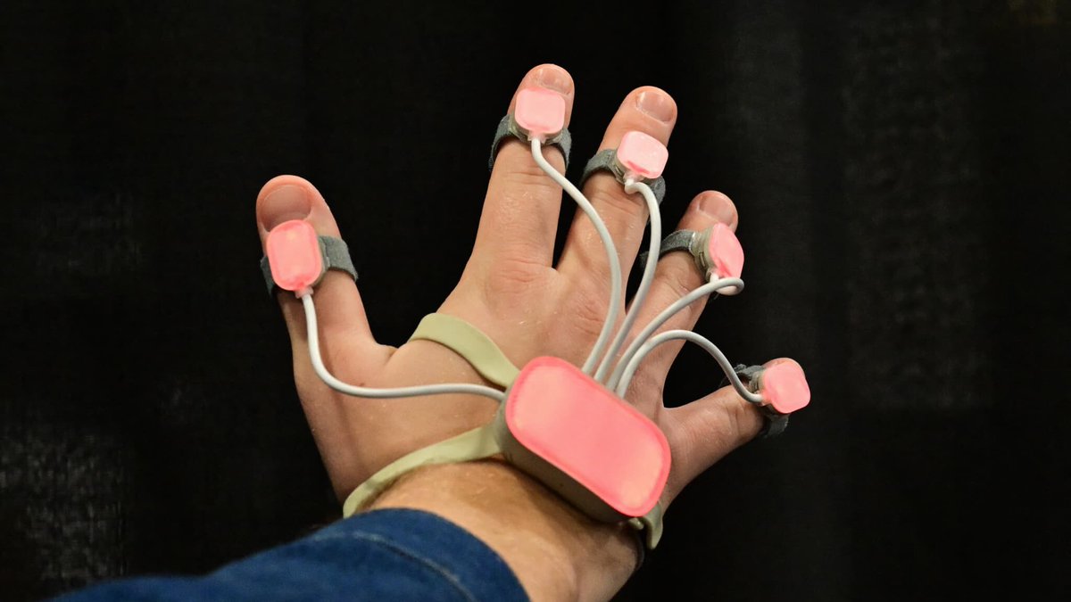 bfmtech_'s tweet photo. CES 2024: Palmplug présente un gant de gaming pour aider les victimes d'AVC
https://t.co/QvoAM4i2GK https://t.co/1tbzPOMbLz