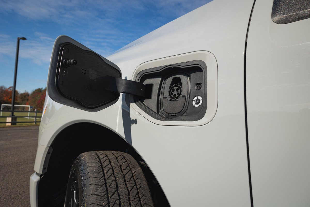 malouf_fordinc's tweet photo. The ruggedness you expect from an F-150, now with zero emissions and the convenience of home charging.
https://t.co/ziYAZVezsm
.
.
.
#MaloufFord #ford #fordusa https://t.co/ef6Z15EoLi