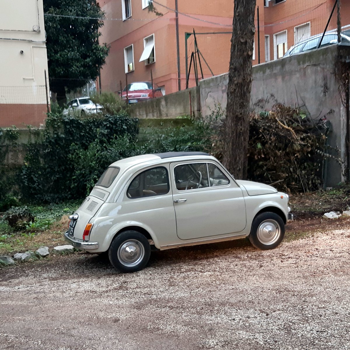 #fiat500 #fiatnuova500 #cinquino🚗 #viaggioinitalia #madeinitaly #italianstyle🇮🇹 #streetphotography