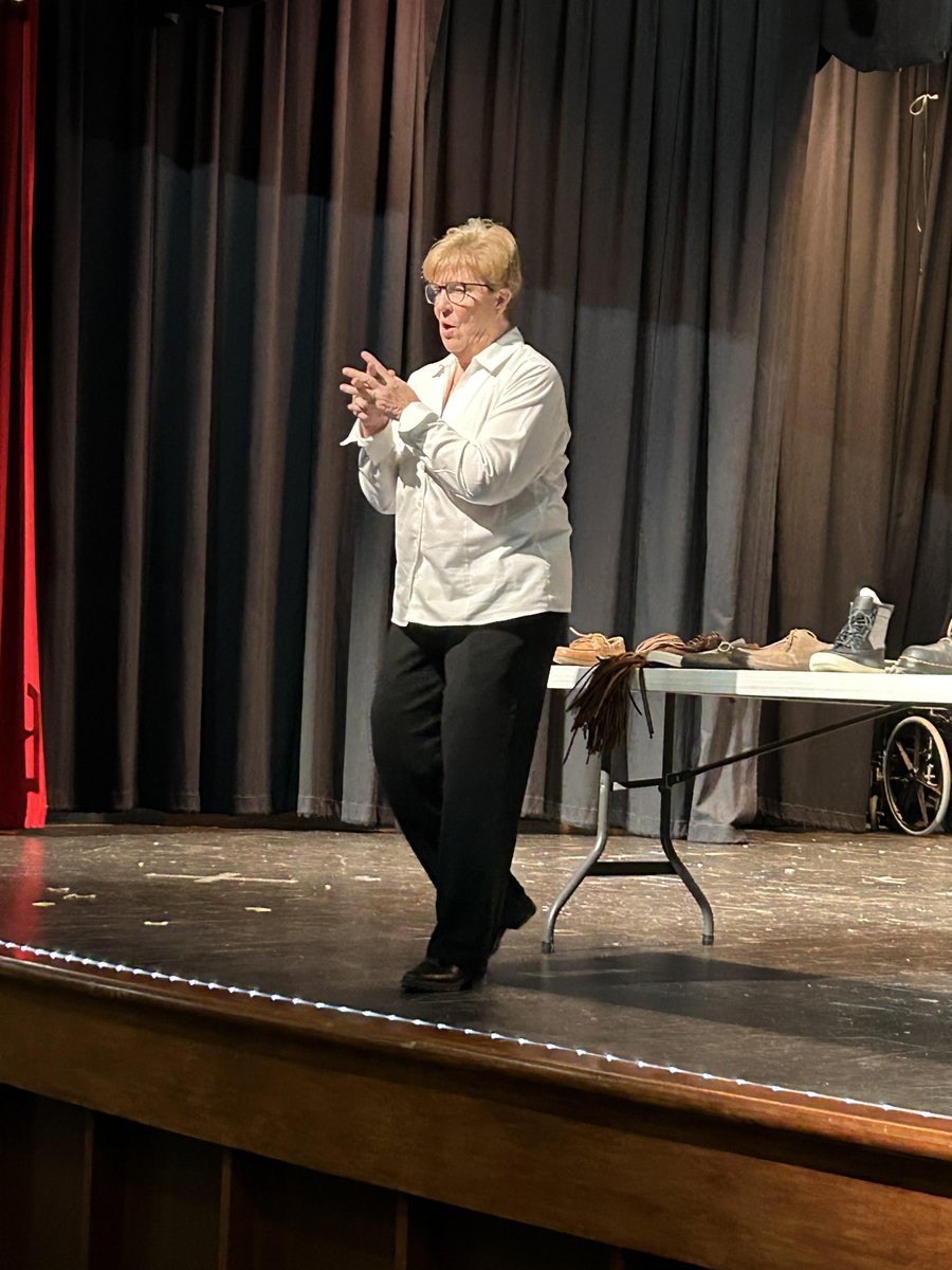 ACSLearns's tweet photo. Our 9th Grade English classes are doing a PBL project that centers around Shark Tank. As a part of their unit, Ms. Lisa Howlett, retired businesswoman and former owner of Auburn Leathers, spoke with our students about how to effectively create a business plan. https://t.co/MzXj1evtWG