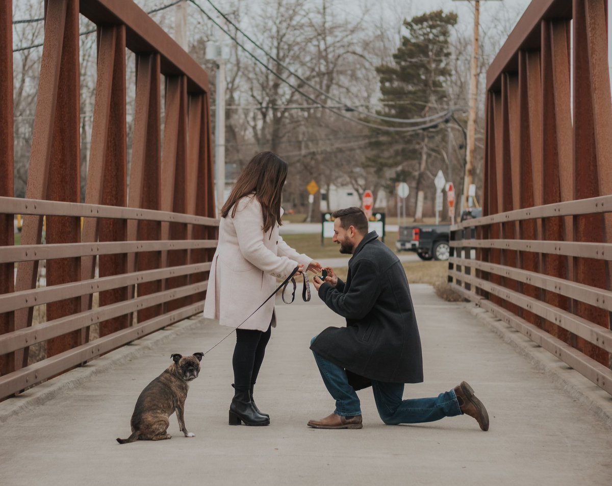 goledgeview's tweet photo. It’s a celebratory morning at the Ledge! Congrats to Miss DiNoto on her engagement this weekend! 💍❤️ #ClarenceProud https://t.co/IpDzACHCpo