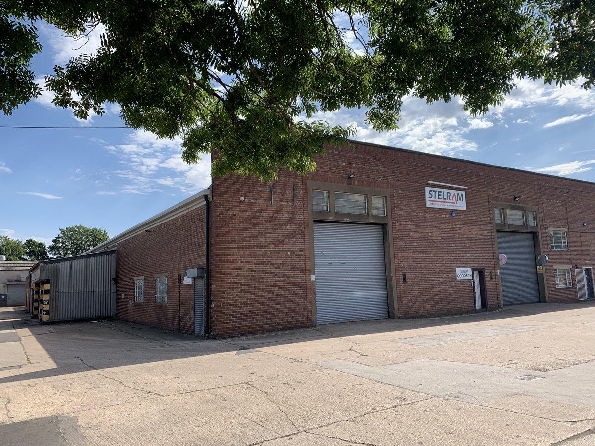 #SINGLESTOREY #DOUBLEBAY #WAREHOUSE  UNIT
TO LET
MOORPARK BUSINESS CENTRE, #WAKEFIELD
19,000 sq ft

3 phase electricity, #offices &amp; Wc facilities
Ample #carparking on site
4x 14ft automatic #rollershutter door access
3 ton #cranage to bay 2 (without test certificate)
#industrial