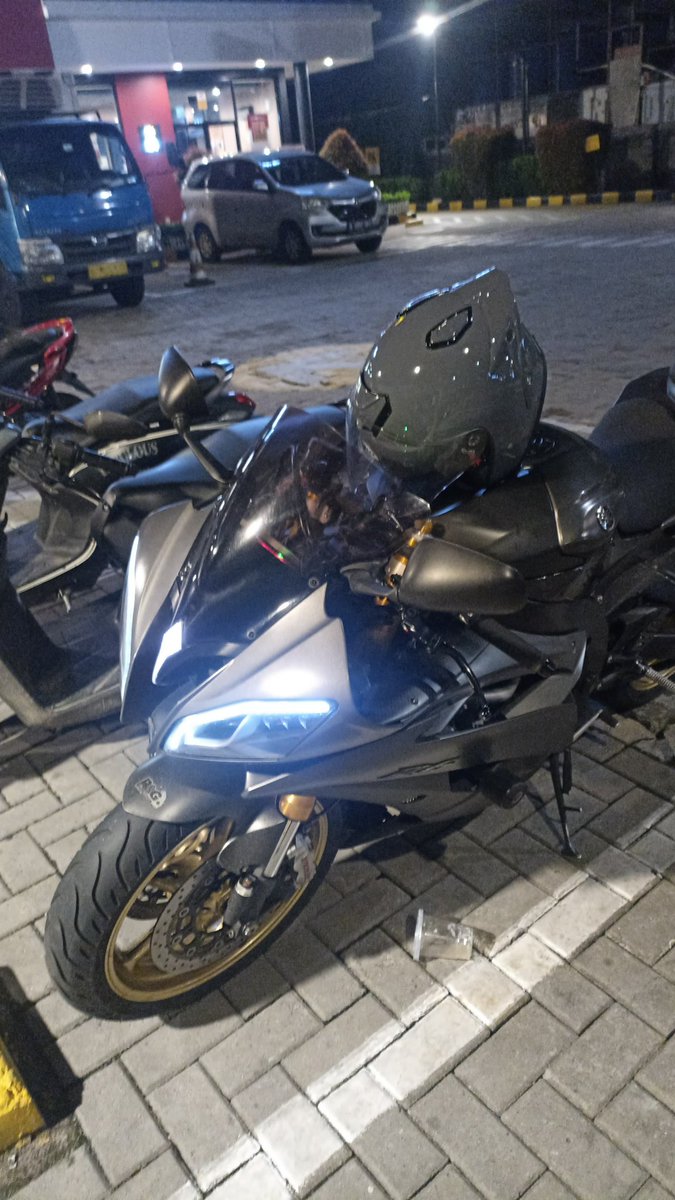 _Flamingows's tweet image. berangkat kering, pulang lepek