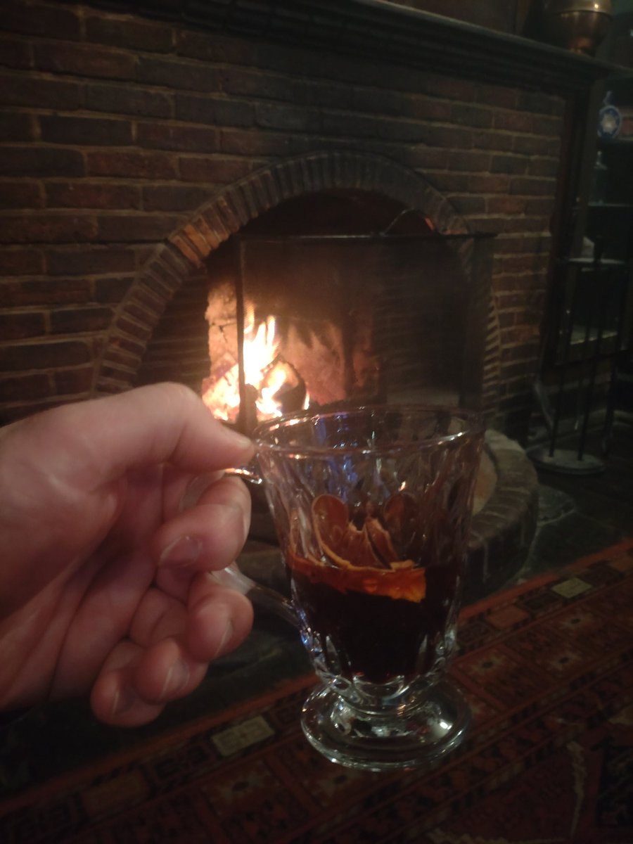 Perfect cold Monday afternoon activity. . #theflask #highgate #mulledwine #MondayMotivation