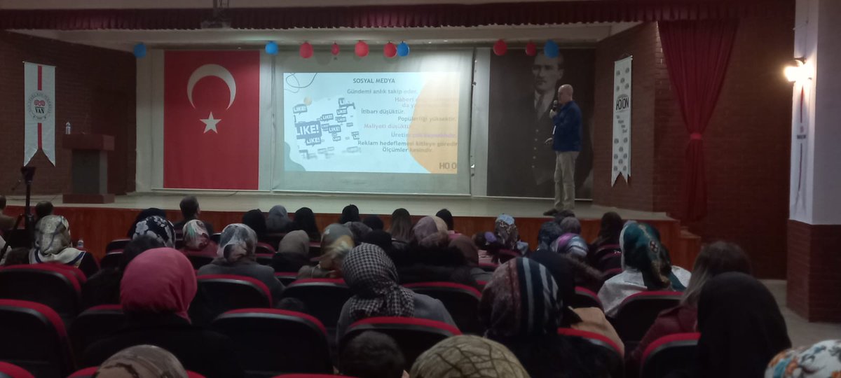 Hotonmedya's tweet photo. Van Tuşba ilçesi Koç İlköğretim Okulunda sosyal medya farkındalık eğitimi gerçekleştirdik 
@vanbuyuksehirbb 
@tcvanvaliligi 
@Hotonmedya https://t.co/4cwKRJ9Ax1