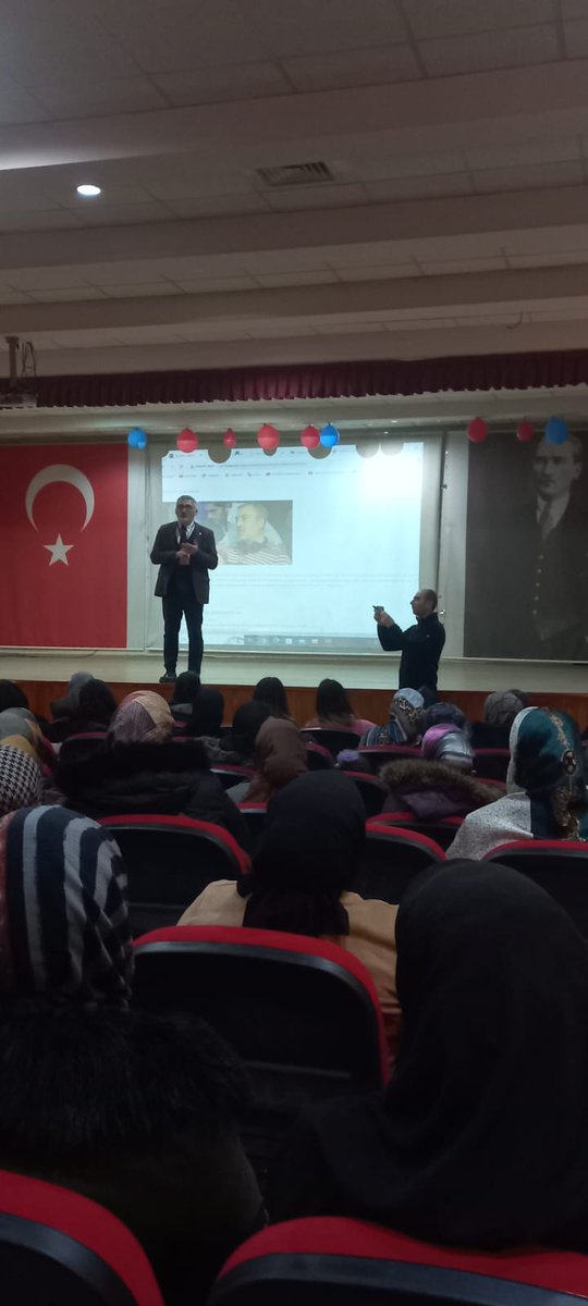 Hotonmedya's tweet photo. Van Tuşba ilçesi Koç İlköğretim Okulunda sosyal medya farkındalık eğitimi gerçekleştirdik 
@vanbuyuksehirbb 
@tcvanvaliligi 
@Hotonmedya https://t.co/4cwKRJ9Ax1