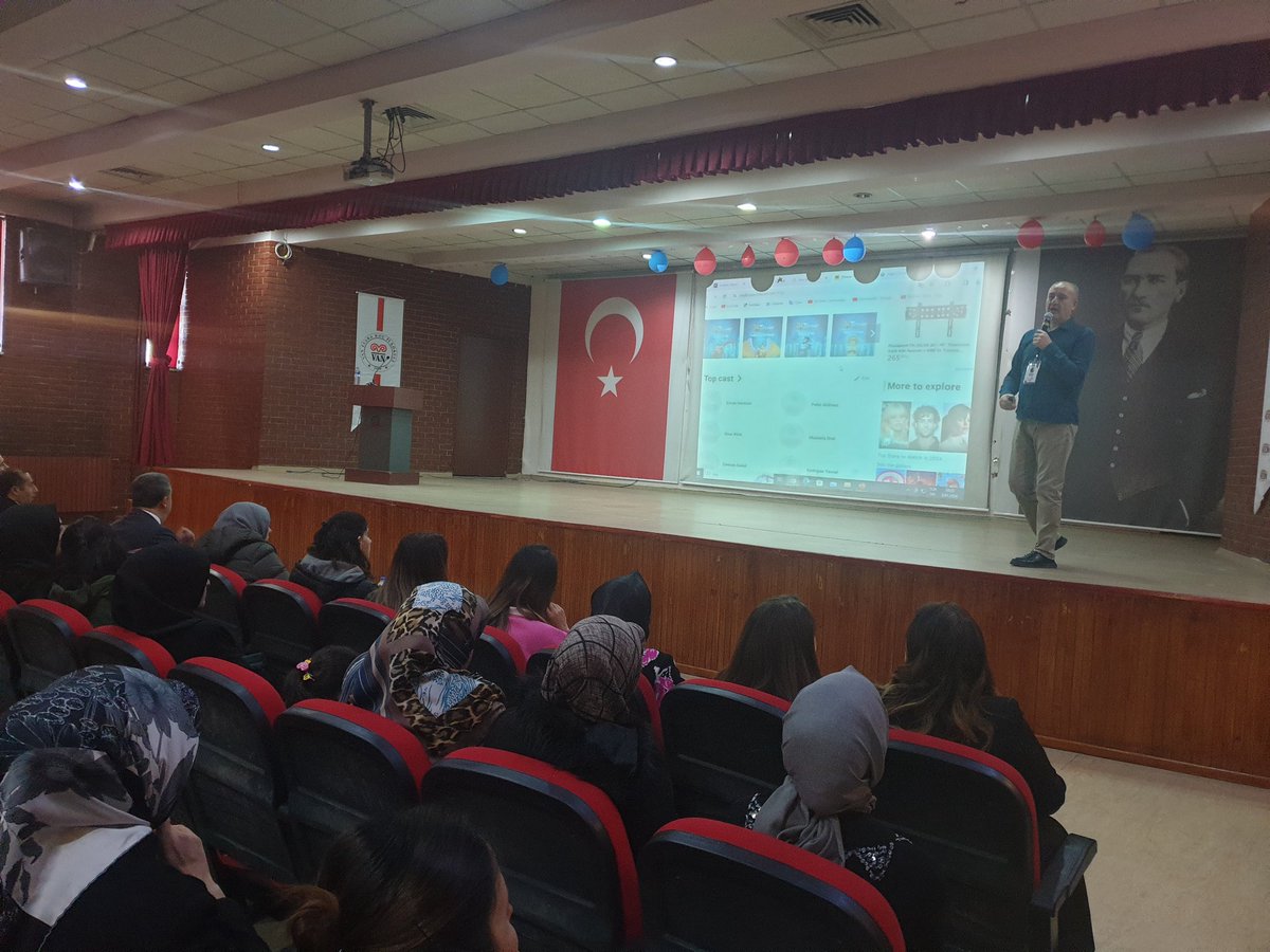 Hotonmedya's tweet photo. Van Tuşba ilçesi Koç İlköğretim Okulunda sosyal medya farkındalık eğitimi gerçekleştirdik 
@vanbuyuksehirbb 
@tcvanvaliligi 
@Hotonmedya https://t.co/4cwKRJ9Ax1