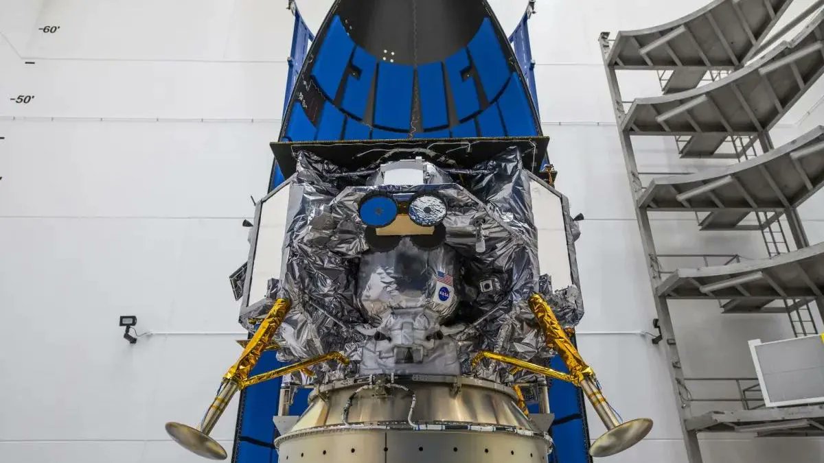 spacenews.com/vulcan-centaur…

La NASA ha lanzando hoy  después  de 50 años, otro módulo de alunizaje,  con 20 cargas útiles, en conjunto  con un consorcio comercial. 

Las cargas útiles  van a estudiar  posibles moléculas de agua  y radiación  de gases. De estas 20 cargas  útiles , 5