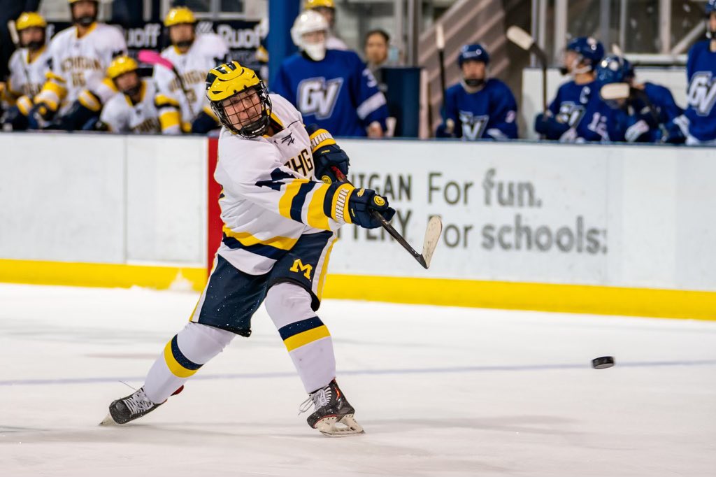 umichwhockey tweet picture