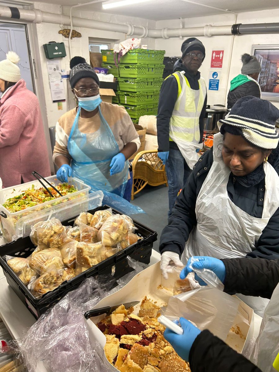 MASSIVE SHOUT-OUT to the hardworking and dedicated team at our #SoupKitchen up  from 6am this morning preparing and cooking some delicious meals for our locals #Lewisham 

They’re amazing 👏👏❤️