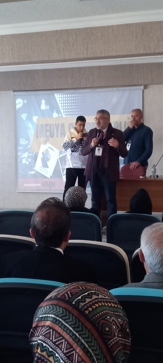 Hotonmedya's tweet photo. Van Edremit ilçesi Kazım Karabekir İlköğretim Okulu'nda sosyal medya farkındalık eğitimi gerçekleştirdik
@vanbuyuksehirbb 
@tcvanvaliligi 
@Hotonmedya 
@ibrahimdemirkan 
@FCALMUK 
@ademkarafilik https://t.co/xcRlibiqmZ