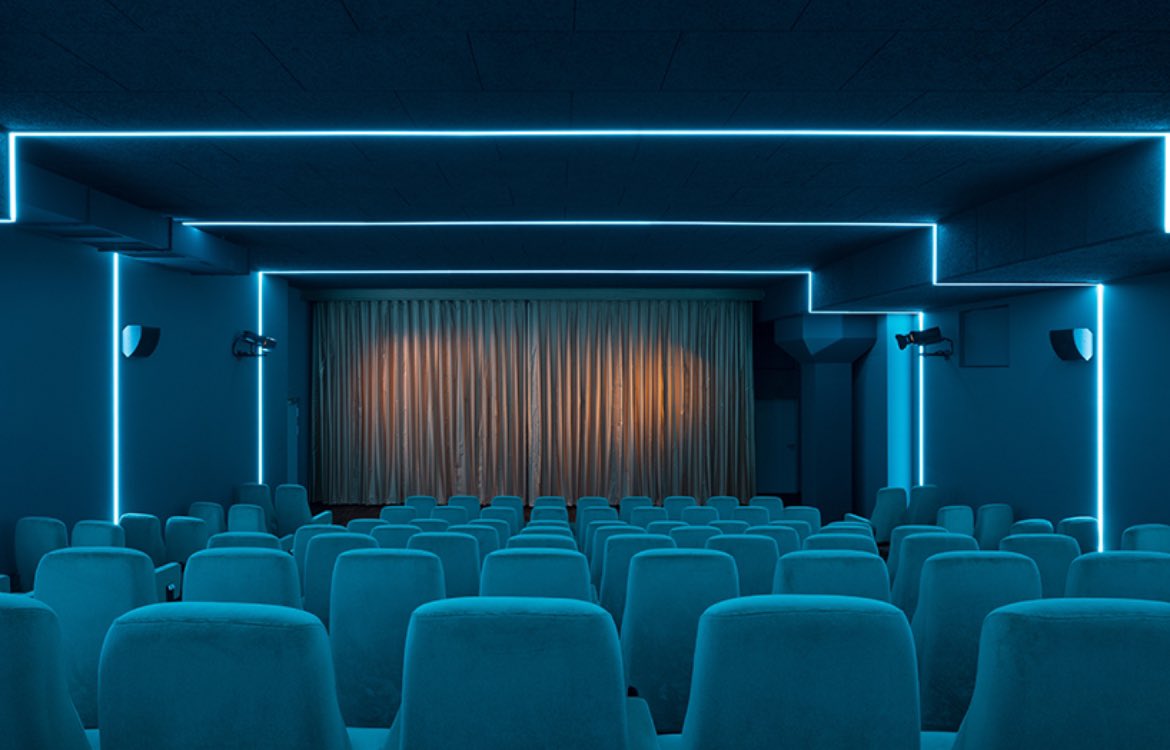 luusssso's tweet photo. This cinema lighting in Berlin >> https://t.co/syCaaXG7J0