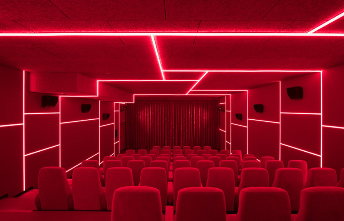 luusssso's tweet photo. This cinema lighting in Berlin >> https://t.co/syCaaXG7J0