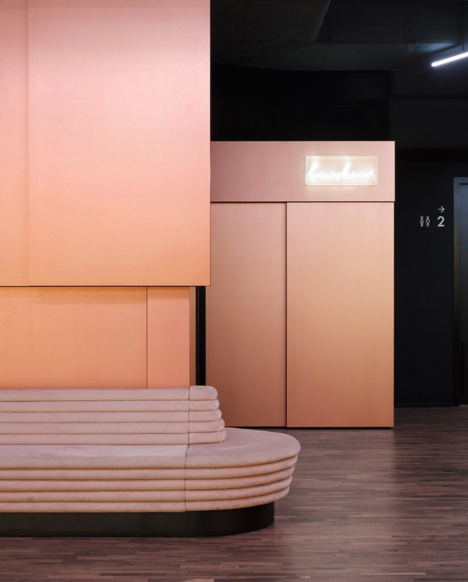 luusssso's tweet photo. This cinema lighting in Berlin >> https://t.co/syCaaXG7J0