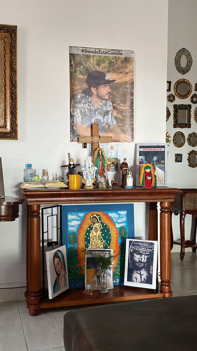 claoyepes's tweet photo. #DondeEstaCamilo Dios! 643 días!Que triste la vida así!Ya por lo menos pasaron estas fiestas! En mi casa la silla sigue vacía!Camilo no aparece y nadie me da respuestas!Seguiré pidiendo a Dios para que ilumine el corazón de quien sabe qué pasó con mi hijo y me ayude a encontrarlo https://t.co/oLZAQCXfqJ