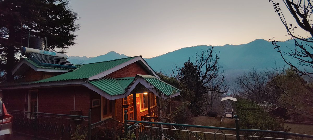 bgiddu's tweet photo. Dei, don't go to #Maldives and all. 😜
Go to #Katrain in #Himachal and stay at Upadhyay Cottages. I was there for the new year and had an amazing time 🎉
#maldivesboycott #MaldivesOut
#HimachalPradesh
@GoHimachal_
https://t.co/b5ub20fzPX https://t.co/CcyncMi5PA