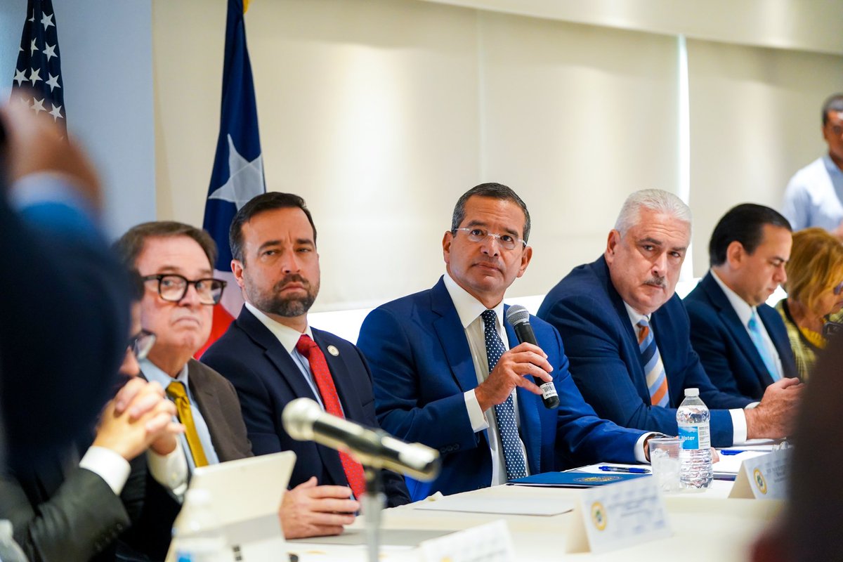 De cara a la última sesión legislativa del cuatrienio, repasé junto a nuestra delegación y jefes de agencias, los proyectos prioritarios que hemos trazado para el desarrollo económico y el bienestar de nuestra gente. 

Dentro de nuestras metas en esta Sesión he priorizado brindar