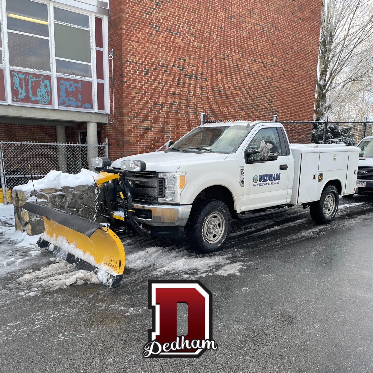 DedhamSchools's tweet photo. A HUGE shout out of thanks to our DPS maintenance and facilities crews and Dedham DPW who got the snow cleared and schools ready to open on time today. 
#DedhamExcellence https://t.co/yhP0STNUQr