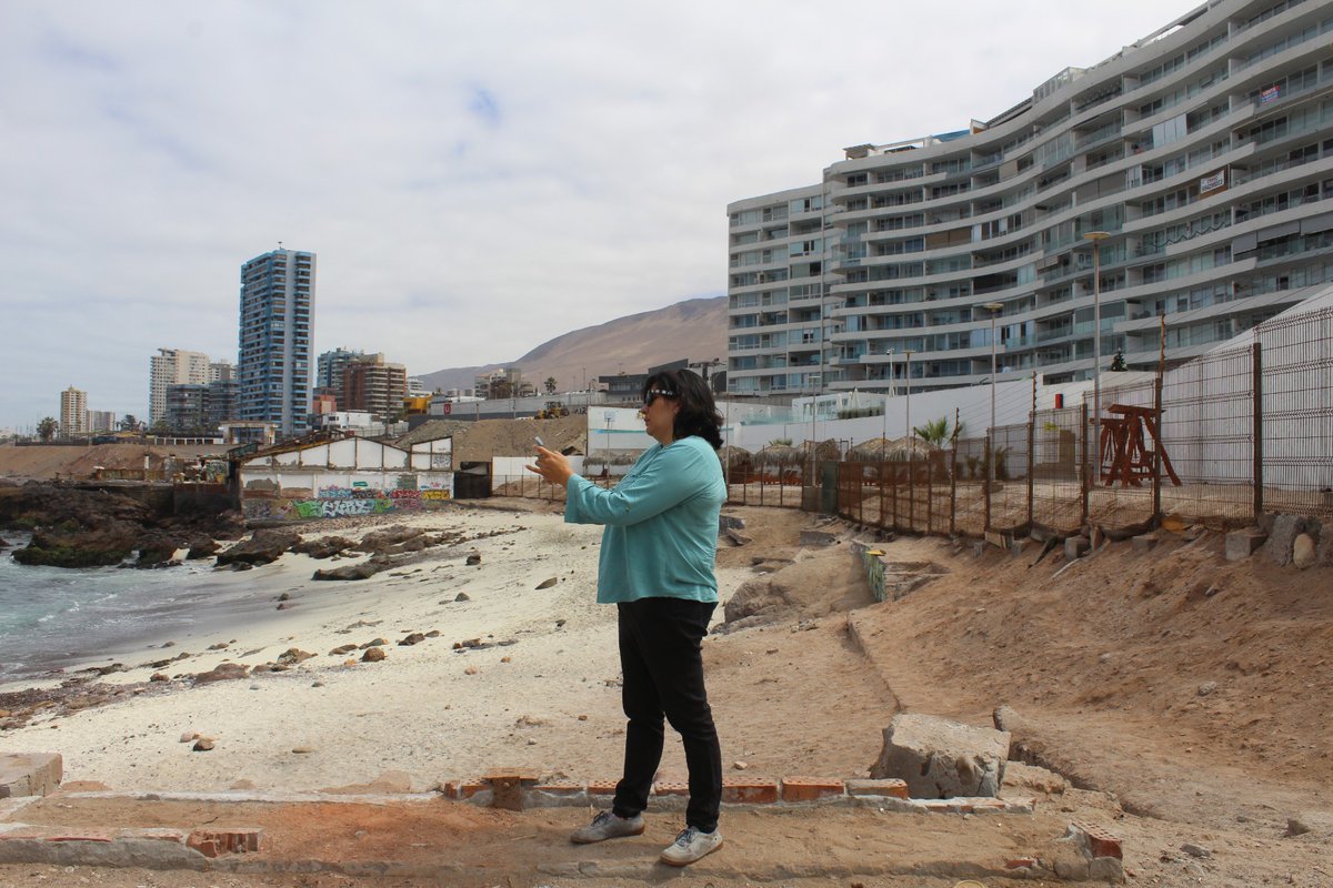 TarapacaBBNN's tweet photo. El seremi @OsvaldoArdilesA junto a su equipo, fiscalizó el acceso a las playas Primeras Piedras y Costa Verde de #Iquique, verificando que se garantiza el ingreso peatonal.  #LasPlayasSonTuyas #Tarapacá https://t.co/griy7Vg7je