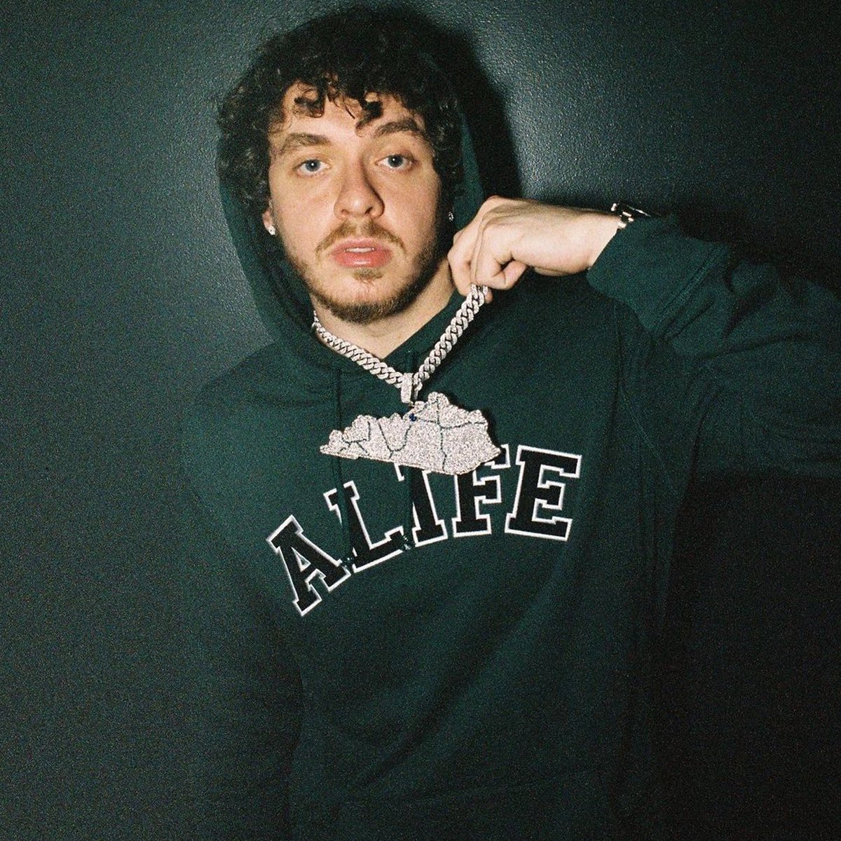 HipHopAllDay's tweet photo. Jack Harlow's 'Lovin On Me' officially returns to #1 on Billboard, becoming the FIRST number one song of 2024🔥🏆

We starting off the year with hip hop music on top. https://t.co/b2BSyqmUQ9