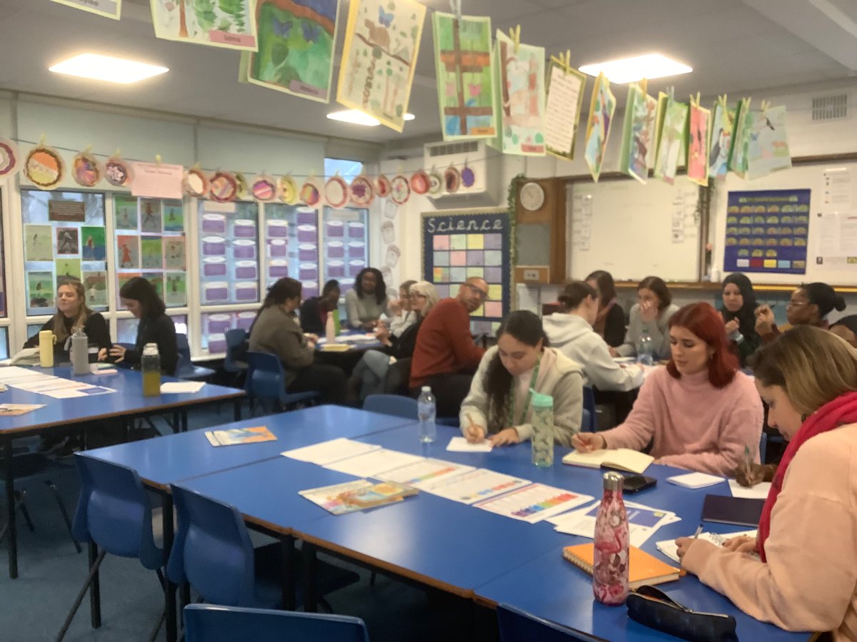 TheWritingWeb's tweet photo. What a dream to work with the team at @AshmolePrimary developing their teaching of vocabulary with @Literacy_Trust. 🧡

Their active participation and the fact they remained focused even when it began to snow was impressive! Plus, their drinking glasses match my Matilda dress. 🙌🏾 https://t.co/Jzb7zTqdWQ