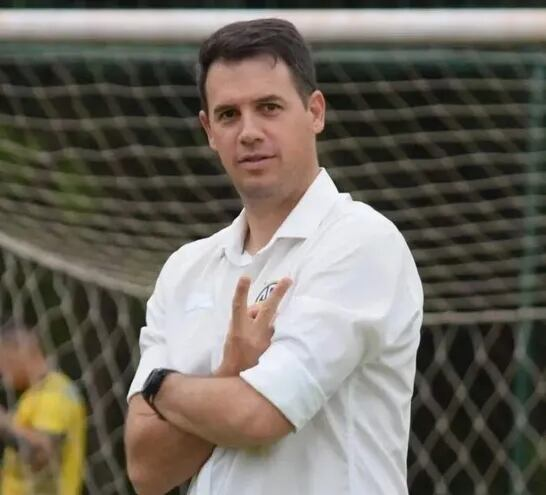 Sobre <a href="/rieder_norman/">Norman Rieder</a>, presidente de <a href="/CST_1935/">Club Sportivo Trinidense</a> 

Oscar "Chiquito" Giménez contó que Rieder es un excelente presidente que cumple con sus futbolistas y que se preocupa mucho por ellos

🗣️"(Norman) es una excelente persona, es el mejor presidente con quien me tocó trabajar, no lo
