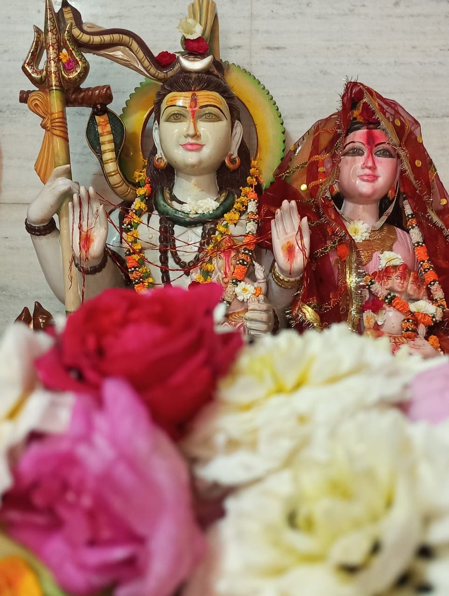 picasso93612's tweet photo. BHVM BHAVANI SAHITM NAMAMI OM NAMAH SHIVAYE HAPPY MONDAY https://t.co/yHoP6YFVT3