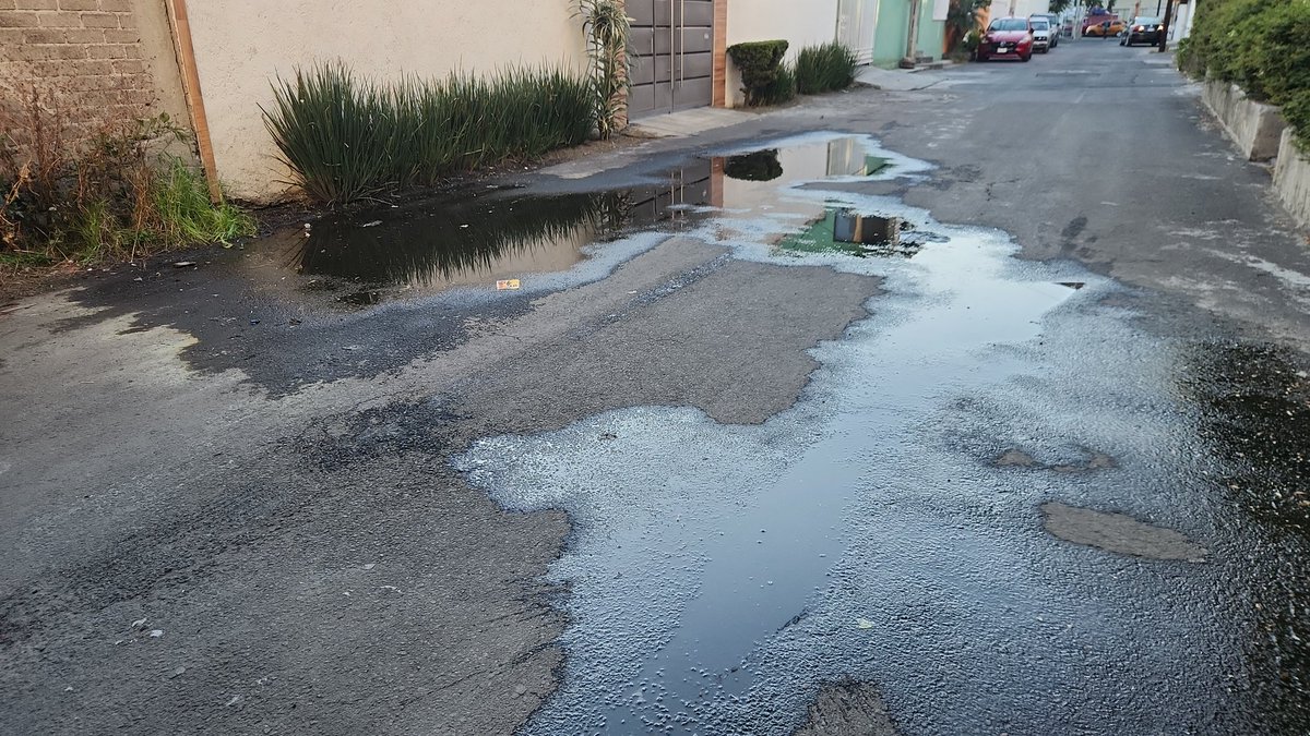 albert_lgrd's tweet photo. Sigue sin ser reparado FUGA DE AGUA, CERRADA DE FORESTAL TLALPAN COL ARENAL DE GUADALUPE @alfagonzalezm @SSC_CDMX @SSPCMexico @EnTlalpan @TlalpanVecinos @SoloenTlalpan @TlalpanConscien @TlalpanCivico https://t.co/03kQMPnysz