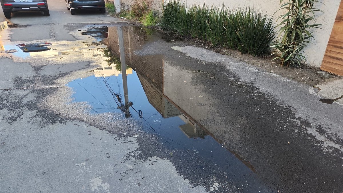 albert_lgrd's tweet photo. Sigue sin ser reparado FUGA DE AGUA, CERRADA DE FORESTAL TLALPAN COL ARENAL DE GUADALUPE @alfagonzalezm @SSC_CDMX @SSPCMexico @EnTlalpan @TlalpanVecinos @SoloenTlalpan @TlalpanConscien @TlalpanCivico https://t.co/03kQMPnysz