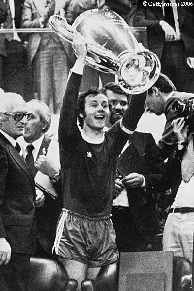 tdmascrc's tweet photo. El fútbol está de luto, falleció el gran Franz Beckenbauer https://t.co/DeX0JKw7ac