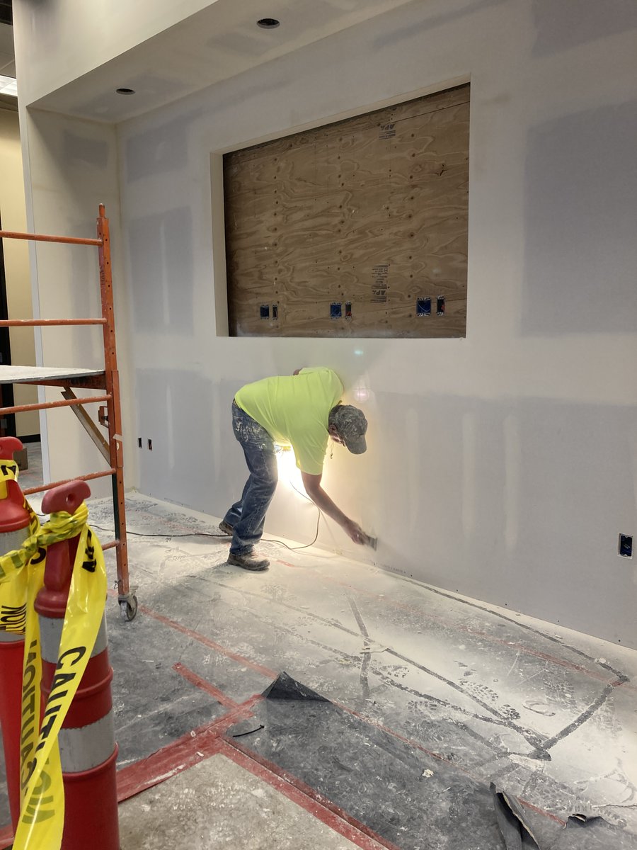 chambersconstr's tweet photo. Our Small Projects Division has been remodeling an existing suite for Heritage Bank and it's moving along quickly! #GoChambers #SmallProjects #Construction https://t.co/7TQTZ4iRHJ