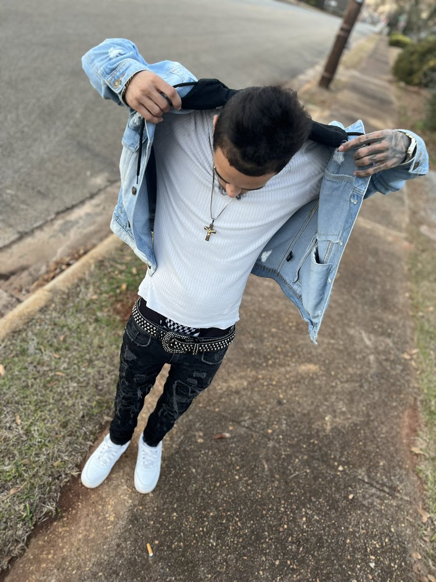 MGYplayboyD's tweet photo. Same bitxhes in ur ear bout me same bitxhes wanna fuck me🇨🇺🥶 https://t.co/gCojsvPo90