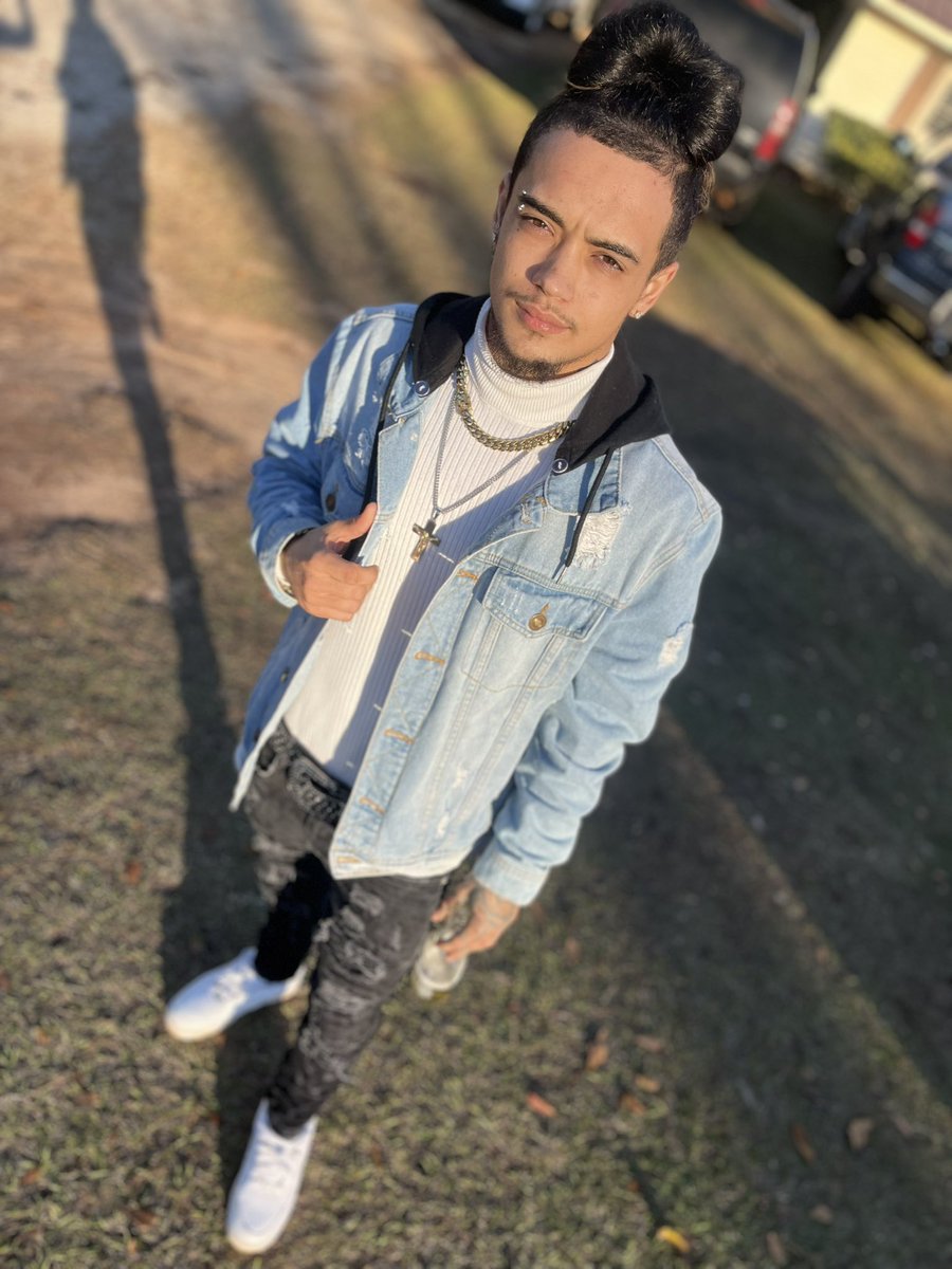 MGYplayboyD's tweet photo. Same bitxhes in ur ear bout me same bitxhes wanna fuck me🇨🇺🥶 https://t.co/gCojsvPo90