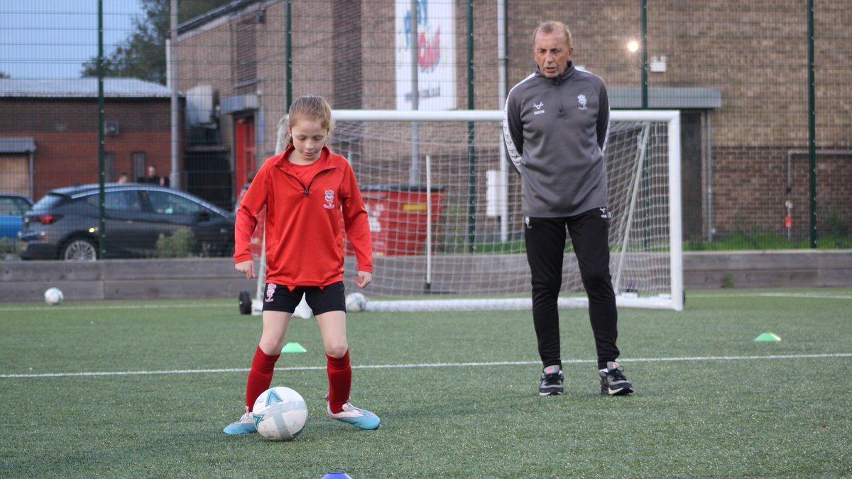 ⚽️ Spaces are still available in our Girls Development Centre which makes up a part of our footballing pathway!  

If you would like a free taster session then apply here ⤵️ 

bit.ly/GirlsDevCentre 

#WeAreImps