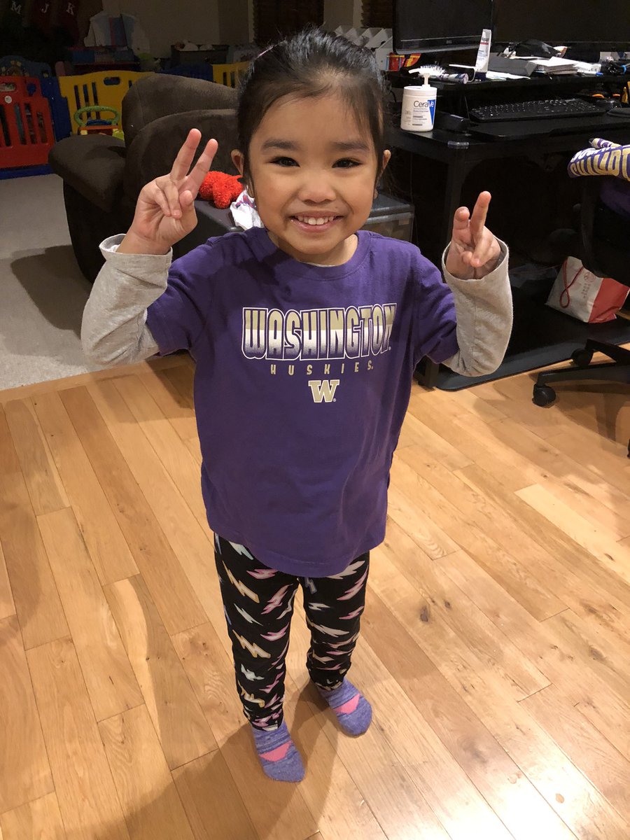 djrazs's tweet photo. Kami’s ready for the game! Go Dawgs! https://t.co/gwyDywPkXZ