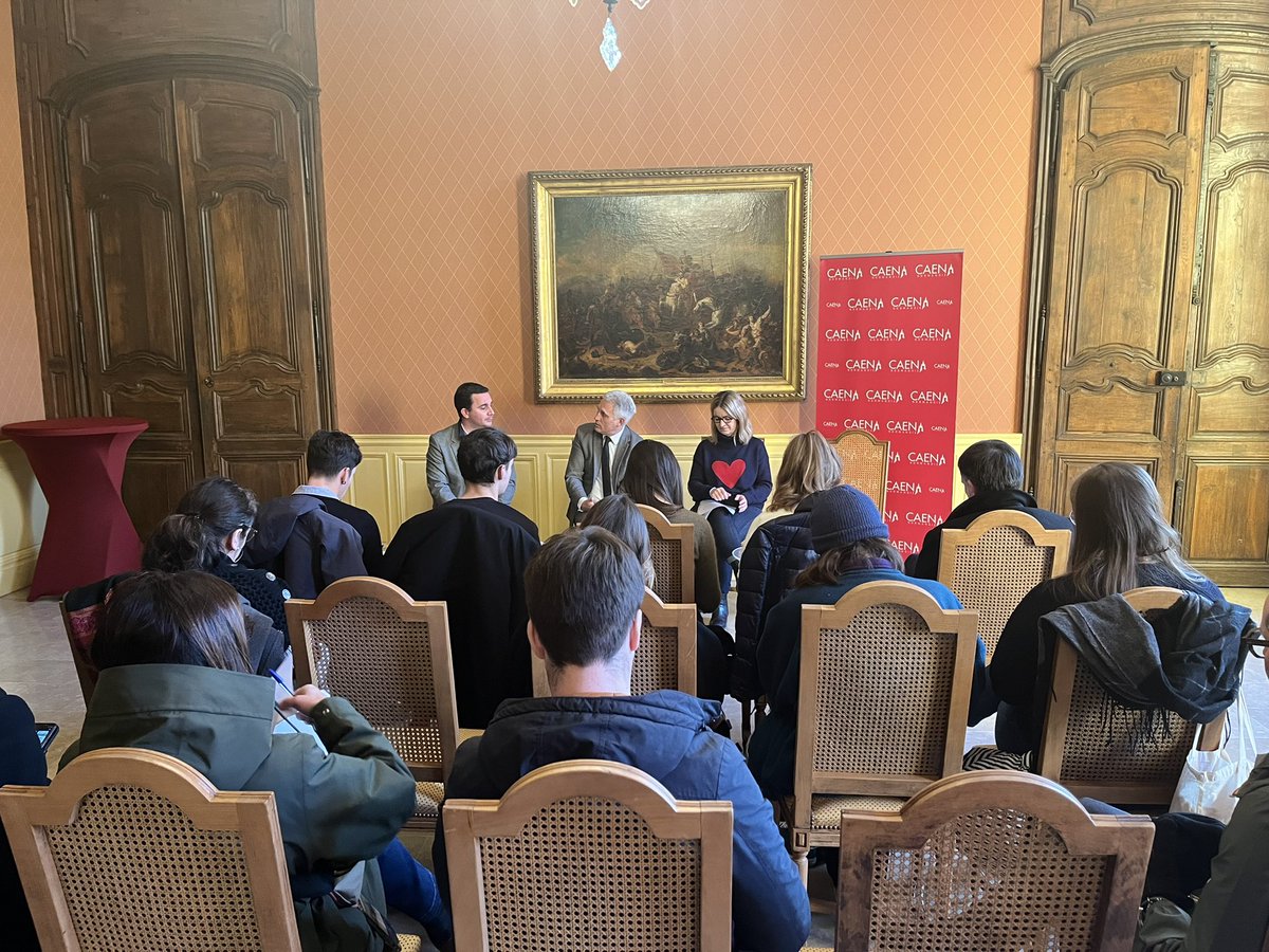 joelbruneau's tweet image. 🇫🇷🇬🇧🇨🇦🇺🇸@CaenOfficiel, @Caenlamer et l’@OT_Caenlamer présentent aujourd’hui à la presse le programme du 80e anniversaire du Débarquement et de la Libération. #DDay80🕊️

👉 caen.fr/actualite/80e-…

[1/3]