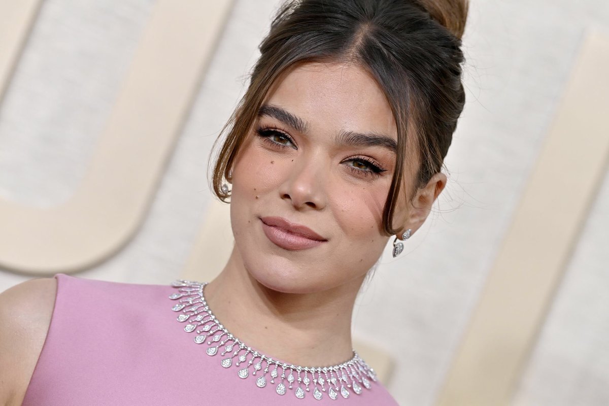 archiveshailees's tweet photo. hailee steinfeld is the most beautiful view https://t.co/WSOOjGCS5E