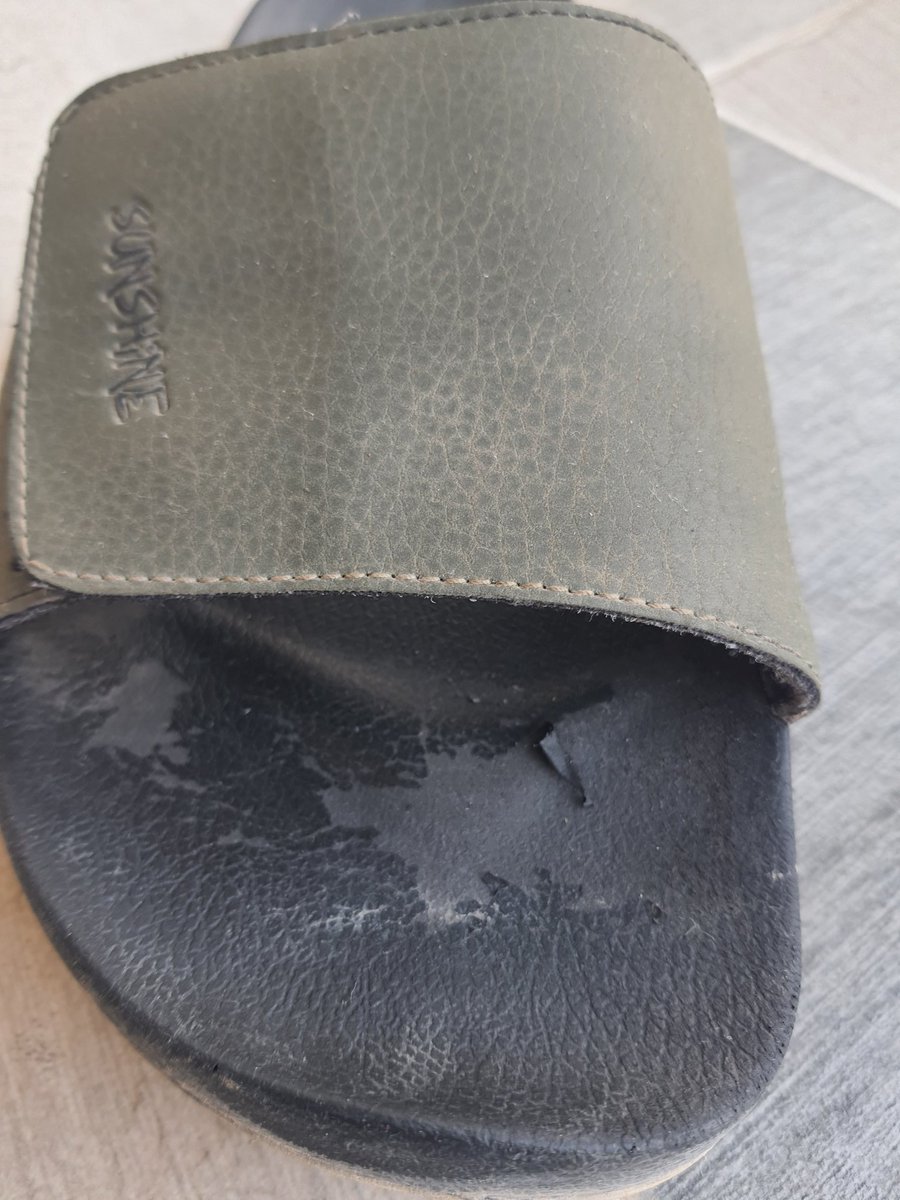 HamidHoda1's tweet photo. This is what...never expected from Bata.
*बचपन का भरोसा तुट गया*

@BataIndia
@batashoes 
@KatariaGmail 

#bata https://t.co/EtlovGGe2X