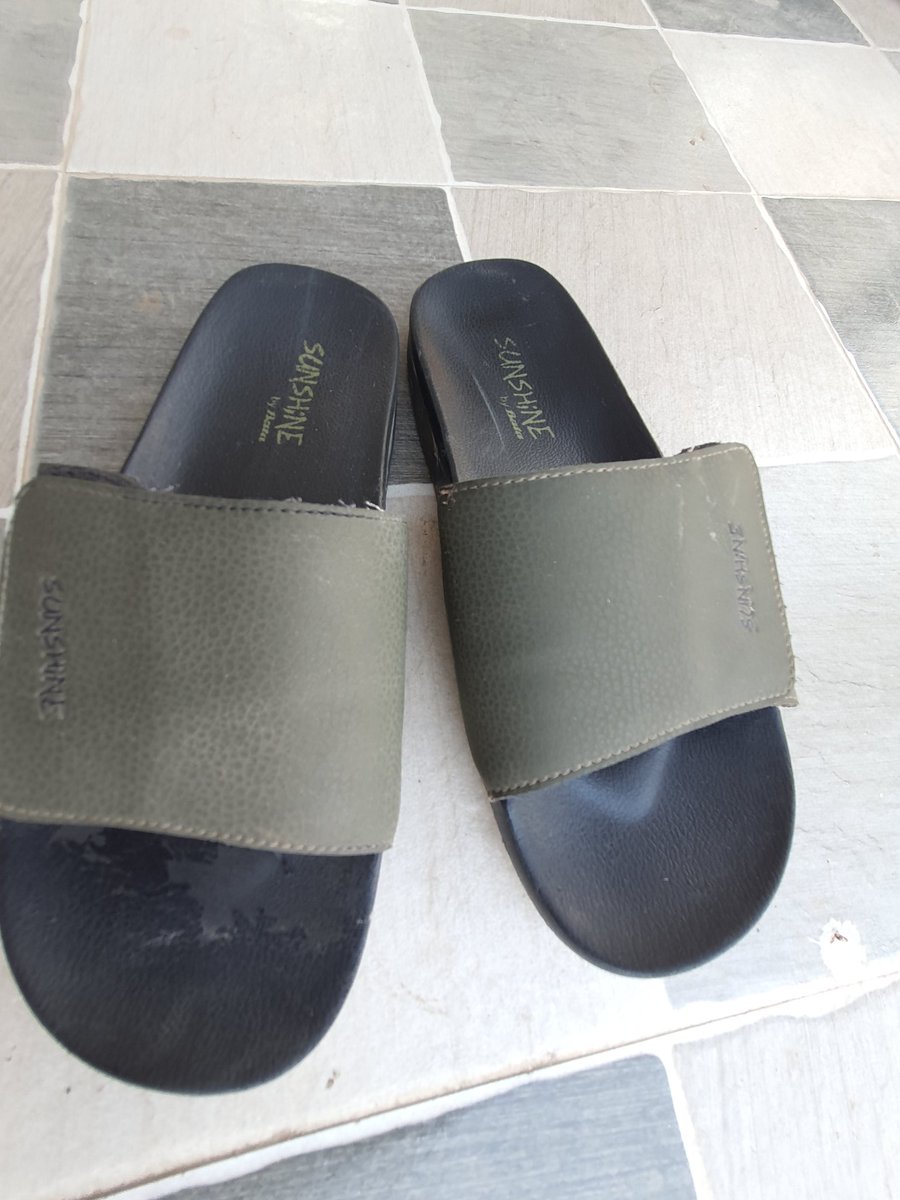 HamidHoda1's tweet photo. This is what...never expected from Bata.
*बचपन का भरोसा तुट गया*

@BataIndia
@batashoes 
@KatariaGmail 

#bata https://t.co/EtlovGGe2X