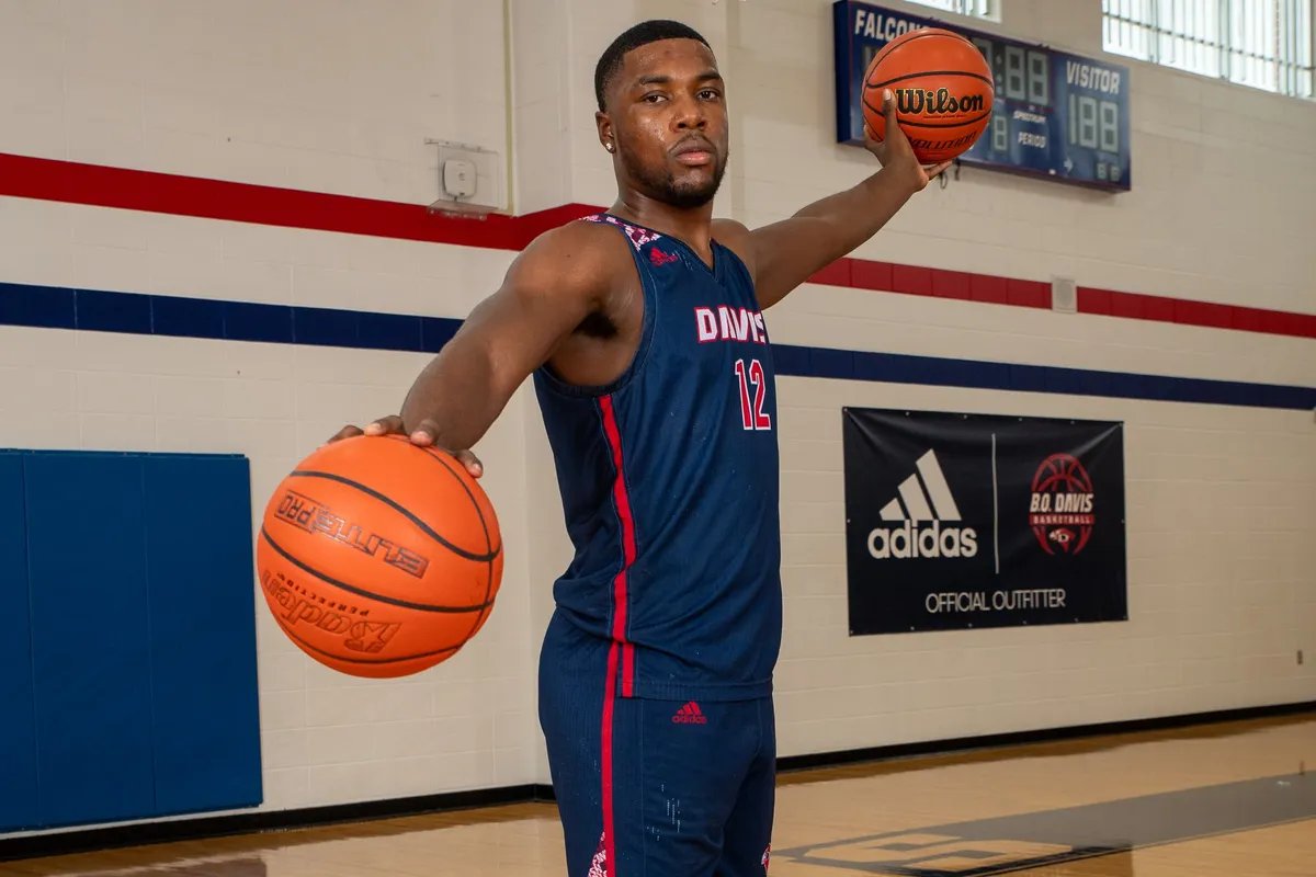 ALDINE ISD MAG: The Grind, MVP Fikes adds different facets to game

“As a senior leader, it was also important for me to work on my ball movement to get my teammates more involved. That is how we are going to go deeper in the postseason."

READ:vype.com/Texas/Houston/…