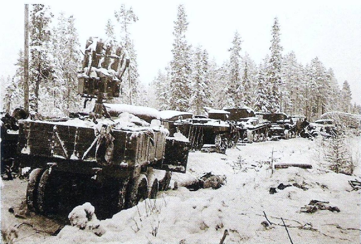 Finns announcing that after annihilating Red Army at Suomussalmi, they have captured 102 field guns, 43 tanks, 300+ trucks & 1,170 horses. Perhaps 9000 Red Army soldiers are dead, with 402 Finnish casualties.