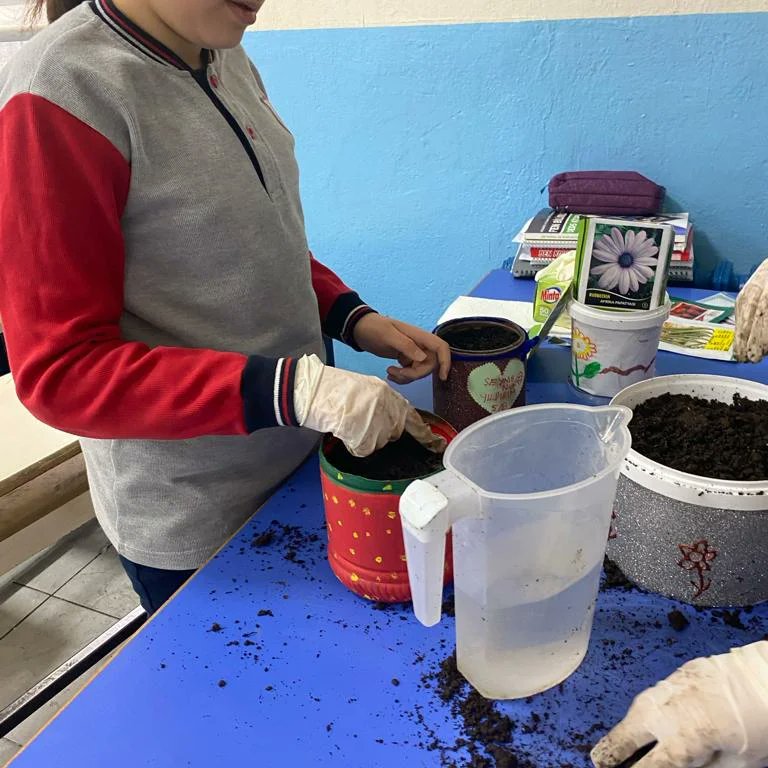 srkmskko's tweet photo. Okulumuzda Kafkas Projesi kapsamında "Okulum Çiçek Açıyor" projesi gerçekleştirilmiştir. Emeği geçen bütün öğrencilerimize ve öğretmenlerimize teşekkür ederiz.

#SevdamızEğitim
@ziyapolat73
@KarsValiligi
@karsmem
@KafkasProjesi
@TC_Sarikamis
@sarikamis_mem https://t.co/u512wpCdbL